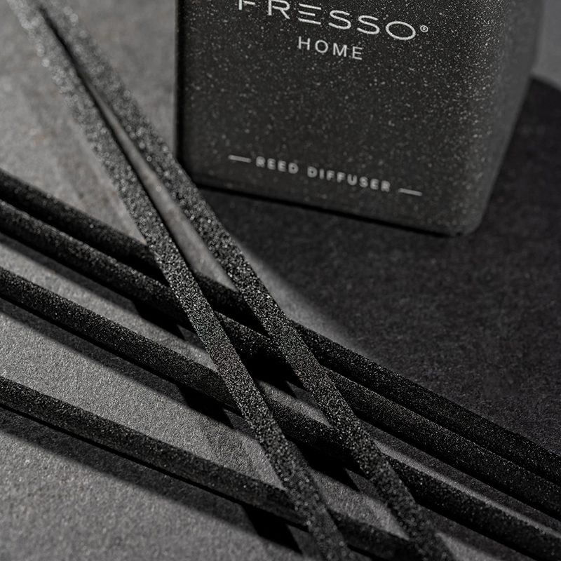 Fresso - Κιτ Αναπλήρωσης με Άρωμα Amora 100 ml Premium Home Refill Kit και 6 Μαύρα Στικ από Fiberglass για Αρωματικό Χώρου Reed Diffuser - 1 Τεμ. (390051/FRE) - Image 3