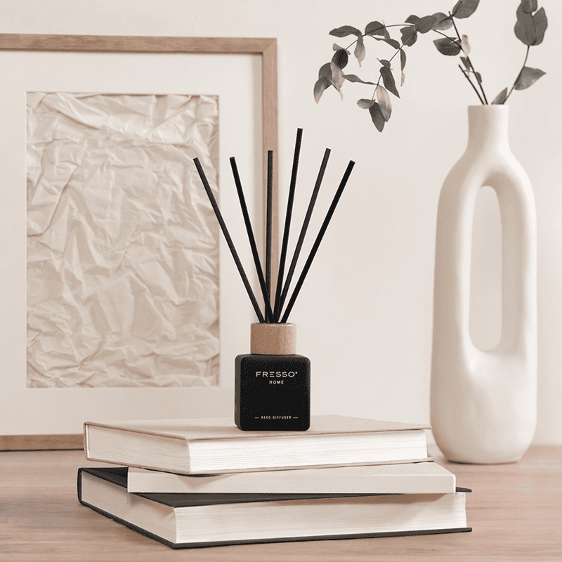 Fresso - Αρωματικό Χώρου με Στικ Molise 100 ml Premium Home Reed Diffuser με FlowScent, Μαύρο Γυάλινο Μπουκάλι και Μαύρα Στικ από Fiberglass - 1 Τεμ. (390020/FRE) - Image 4