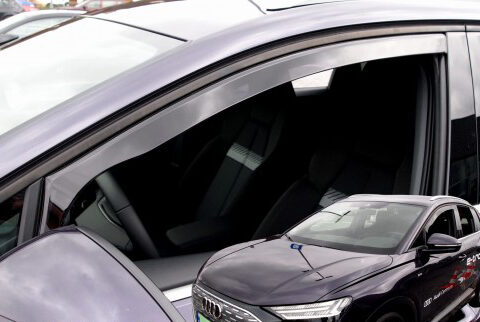 ΑΝΕΜΟΘΡΑΥΣΤΕΣ ΓΙΑ AUDI Q4 E-TRON 5D 2021+  ΑΥΤΟΚΙΝΗΤΟΥ ΑΠΟ ΕΥΚΑΜΠΤΟ ΦΙΜΕ ΠΛΑΣΤΙΚΟ HEKO - 2 ΤΕΜ.