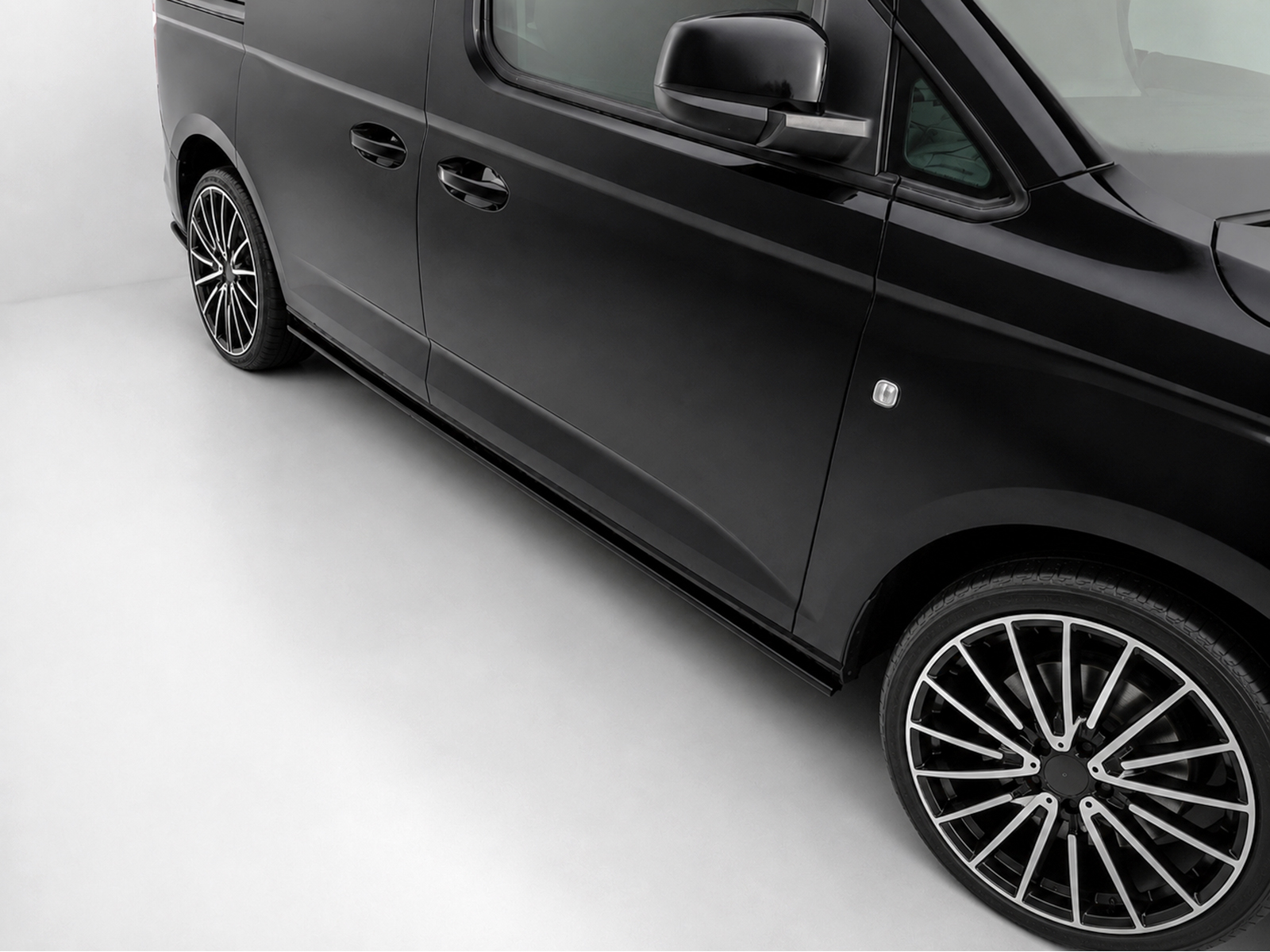 Motordrome - Επιπρόσθετα Μαρσπιέ Κοντά για Volkswagen Caddy Mk5 / Ford Transit Connect L1 Mk3 - 1 Σετ. (K172-005) - Image 2